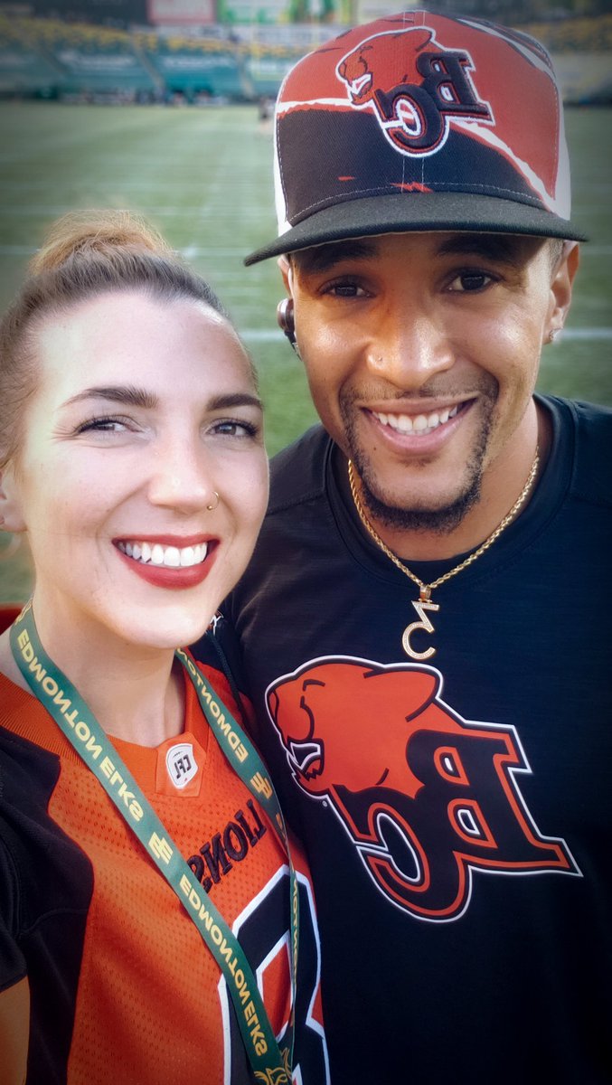 DuchessLombardi's tweet photo. Once again, I'm blown away by the generosity this league inspires in ppl; grass-roots, humble &amp; kind is the best way I can describe the #CFL. I hope I can say I gained another brother b/c cheering for any quality human (no matter the jersey) is an absolute honor.
@VernonAdamsJr8 https://t.co/pr1iia0vMn