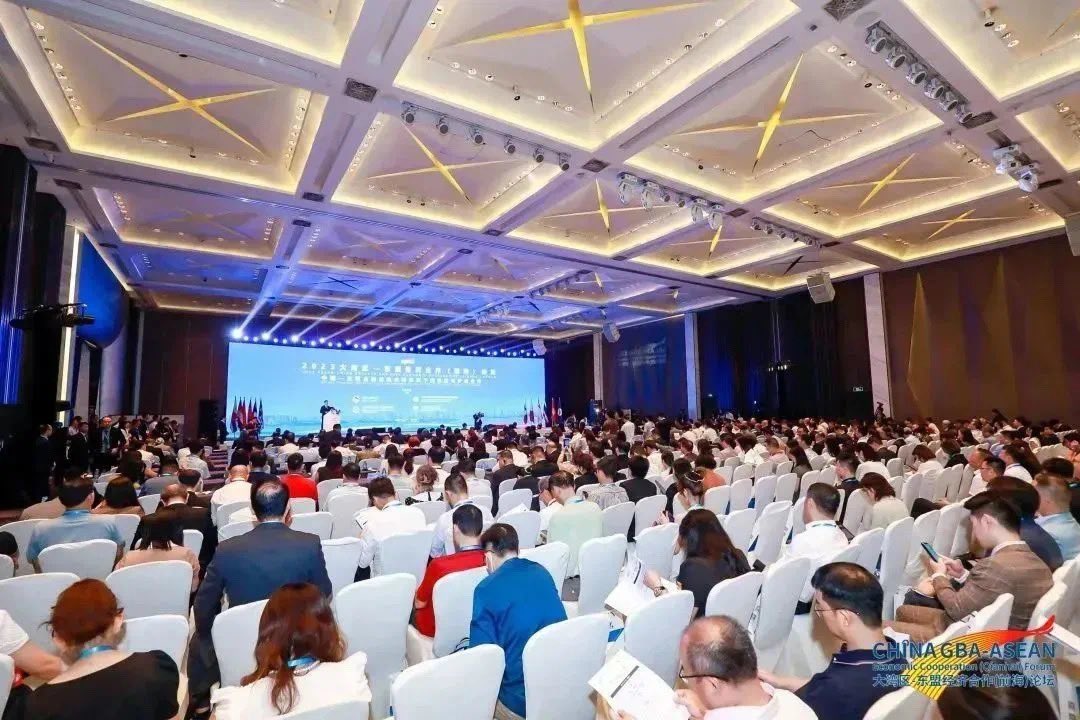 szdaily1's tweet photo. The highly anticipated 2023 ASEAN China Greater Bay Area Economic Cooperation (Qianhai) Forum was held in #Shenzhen on Saturday.
The event was attended by representatives from 10 #ASEANcountries, over 150 foreign guests and 350 delegates.
https://t.co/lKt4EfUgek https://t.co/ongkxc5o4s