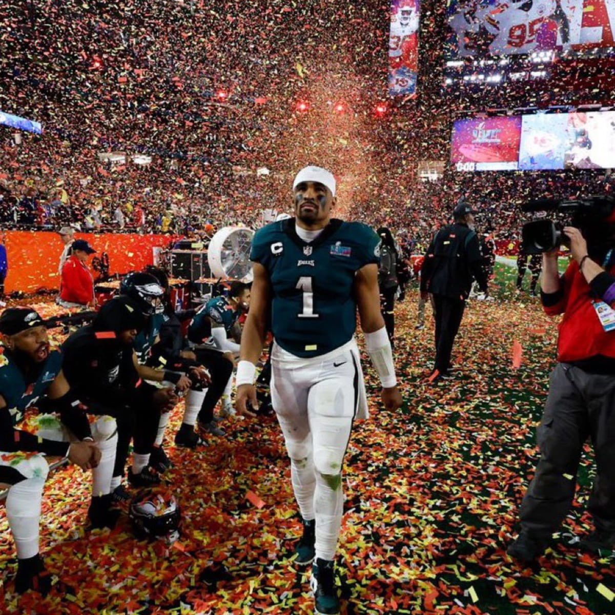 PHLEaglesNation's tweet photo. Jalen Hurts’ lockscreen is a photo of him walking off of the field after the Super Bowl loss with the Chiefs’ confetti falling…

This man is on a mission this season. https://t.co/YUAx0TMnX4