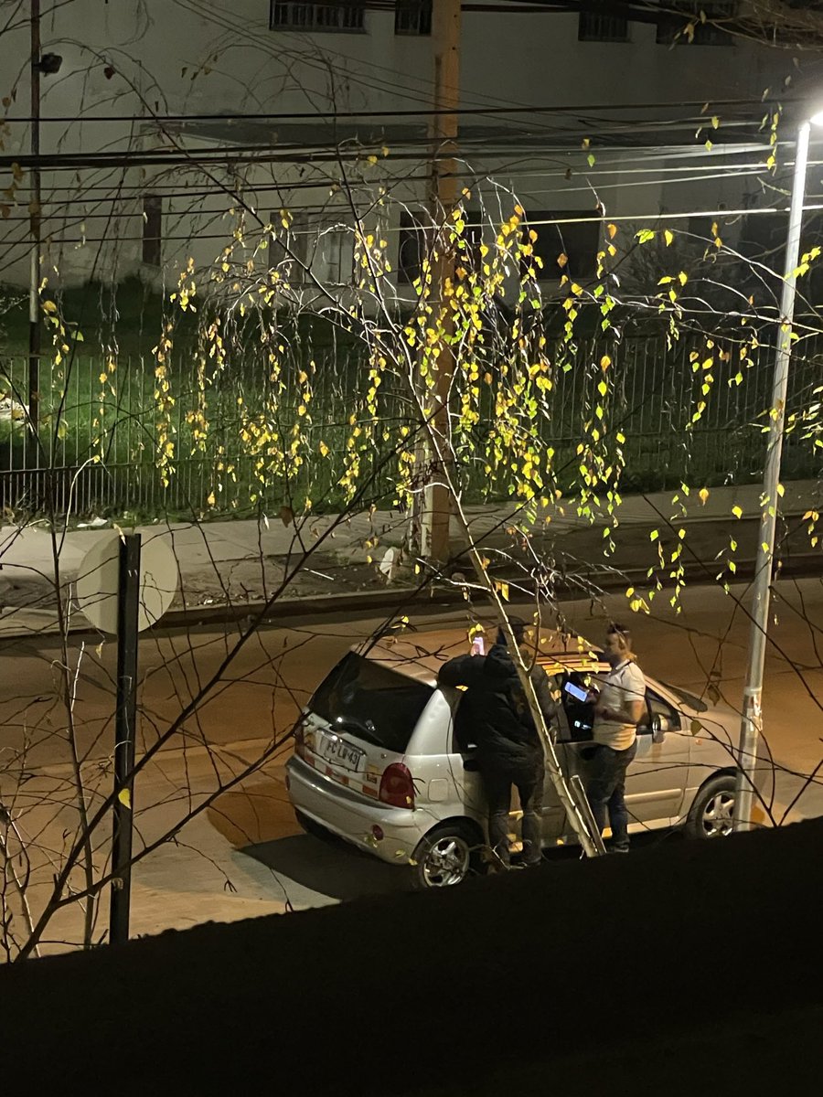 AnaVarNod's tweet photo. @nunoa_seguridad hace mucho rato qué hay 2 hombre escuchando música y tomando en la vía pública y por @SOSAFE_CL ni ven los reportes https://t.co/3Jejyvdu2P