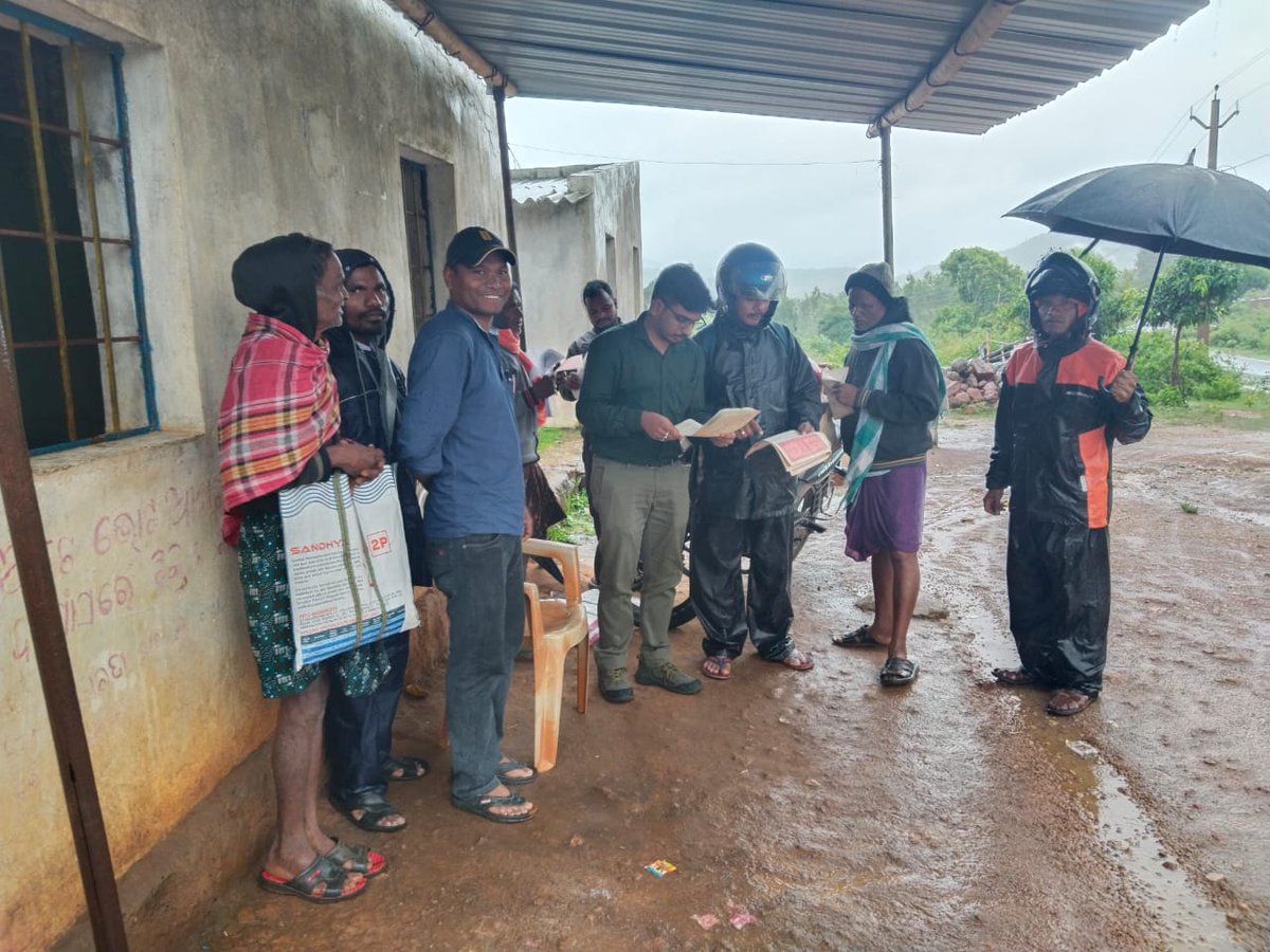 Tahasildar, Kashipur conducted field enquiry in presence of RIs and ARIs on pending SRP cases in Dongasil and Maikanch RI circles. <a href="/DM_Rayagada/">Collector & DM, Rayagada</a> <a href="/rdmodisha/">Revenue & DM Department, Government of Odisha</a>