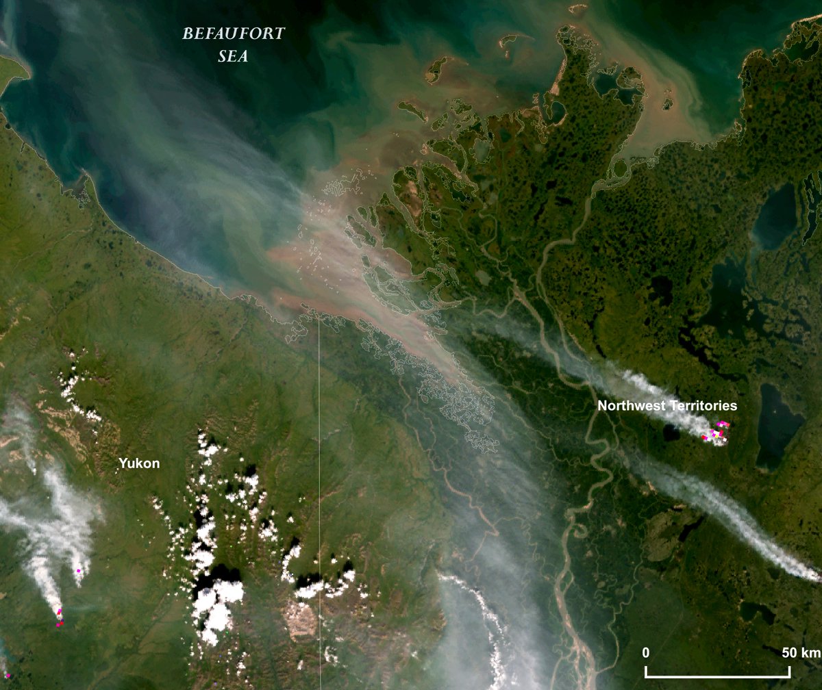🔴⚠️🔥🇨🇦 From N. to S. #Canada is ravaged by a reinforced mass of #wildfires beyond the borders with #USA and entering the #ArcticCircle.Here the #Sentinel3 📸of July 29 with smoke over the #ArcticOcean and #ArcticFires burning few km from #MacKenzieRiver delta #ClimateEmergency