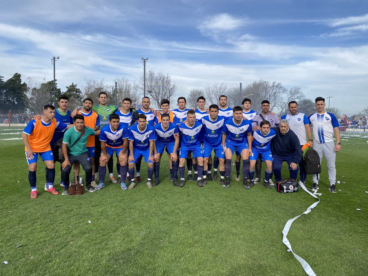 #AperturaLRRF 
CON LA FRENTE EN ALTO
Gran torneo de <a href="/CDRElenense/">C.D.R. Elenense (Desde 🏡)</a> 
Clasificó segundo y luego eliminó a Atlético Río Tercero en Semis.
Un par de refuerzos, trabajo y mucho sentido de pertenencia. 
Se topó en la Final con uno de los mejores Agrario de torneos cortos…