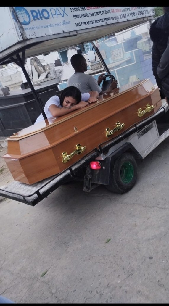 Aqui acaba tudo,a vida desmorona...Abrace forte,diga que ama toda vez que você tiver oportunidade,faça tudo agora,Porque depois que entra aqui,tudo acaba!!! 😭💔🥀