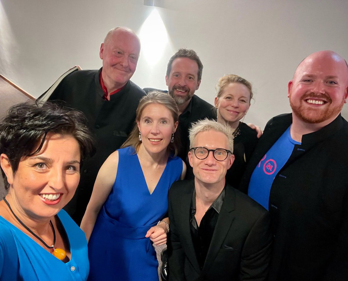 Post-gig offstage selfie! Happy faces all round from Maestro, soloists, @GabrieliCandP chorus directors & Polish National Youth Choir director. L-R: Agnieszka Franków-Zelazny, @Paul_McCreesh, @StephanyMezzo @Foster_Williams, @erd_27, @nickythespence.