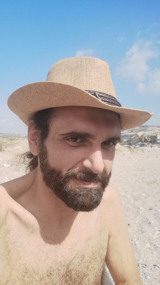 وعيت وشفت X كبيرة عالشاشة، صرت إتحذّر شو هالبرنامج... بس ما حلو الإسم، لأنو صرت كل ما بدي فوت عم بتذكر حدا من أكساتي 🤦‍♂️
#XTwitter #goodmoring