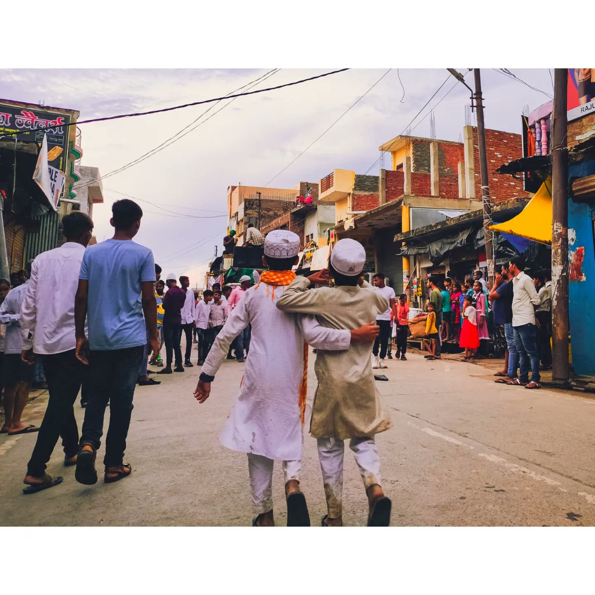 Friendship 🌟🌟🎵⭐🌟

#photooftheday #streetphotography #spi_collective #nustaharamkhor #oyeportraitwala