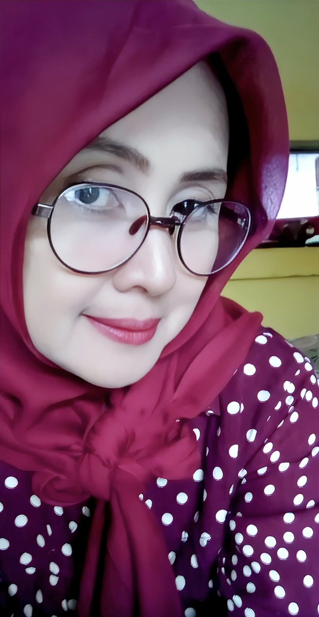 Permisi...
Nenek Lampir mo lewat Dolo yah...
Mo pigi Undangan.
Sp tau ketemu kake lemper😁😁