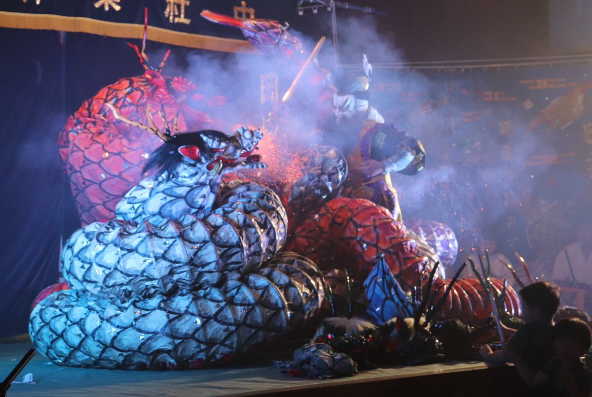 omatsurijapan's tweet image. 【石見神楽が東京にやってくる🐍】

8月13日に富岡八幡宮で開催される #深川八幡祭り に島根県浜田市の「石見神楽」が出演いたします！

石見神楽は軽快な囃子に合わせ、豪華な衣裳を纏った舞手による躍動的な舞いが特徴です！

詳細は後日公開する記事をご覧ください🏮

#石見神楽