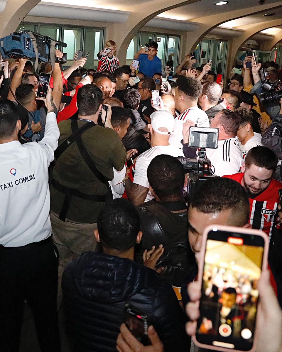 SaoPauloFC's tweet photo. 📸 Mais imagens da chegada de @jamesdrodriguez em São Paulo!

#JamesTricolor
#VamosSãoPaulo 🇾🇪

Fotos: Rubens Chiri / São Paulo FC https://t.co/yHiYx0wdSc