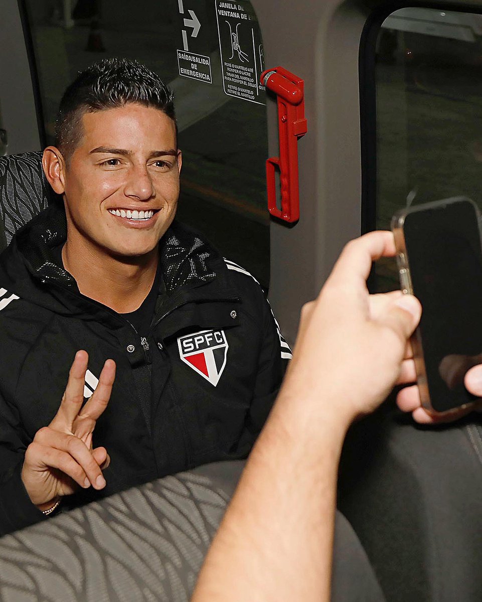 SaoPauloFC's tweet photo. 📸 Mais imagens da chegada de @jamesdrodriguez em São Paulo!

#JamesTricolor
#VamosSãoPaulo 🇾🇪

Fotos: Rubens Chiri / São Paulo FC https://t.co/yHiYx0wdSc