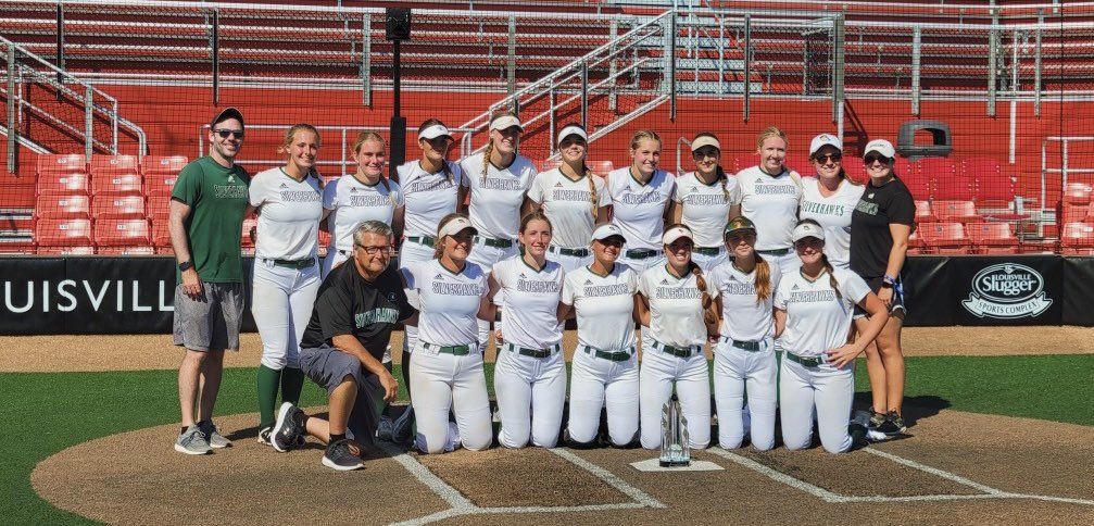 BriePasquale's tweet photo. Going out with a bang💥 🏆 16U champions of the PGF Midwest Regional! 1st place out of 80+ teams! 

Words cannot describe how incredibly proud I am of this group. This has been the time of my life! 

@SilverHawkSball 4 LIFE 💚🐔🫶🏼 https://t.co/WWt7I4UkwR