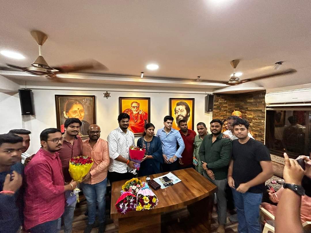 VishalChandrka1's tweet photo. आज  युवासेना कार्यकारिणी सदस्या सौ. शितलताई देवरुखकर-शेठ  यांच्या प्रमुख उपस्थितीत युवासेना संपर्क अभियानाअंतर्गत नवी मुंबई येथील वाशी मध्यवर्ती कार्यालय येथे युवासेनेची आढावा बैठक घेण्यात आली. 
#AadityaThackeray Thackeray - आदित्य ठाकरे https://t.co/3xgUZVJnCo