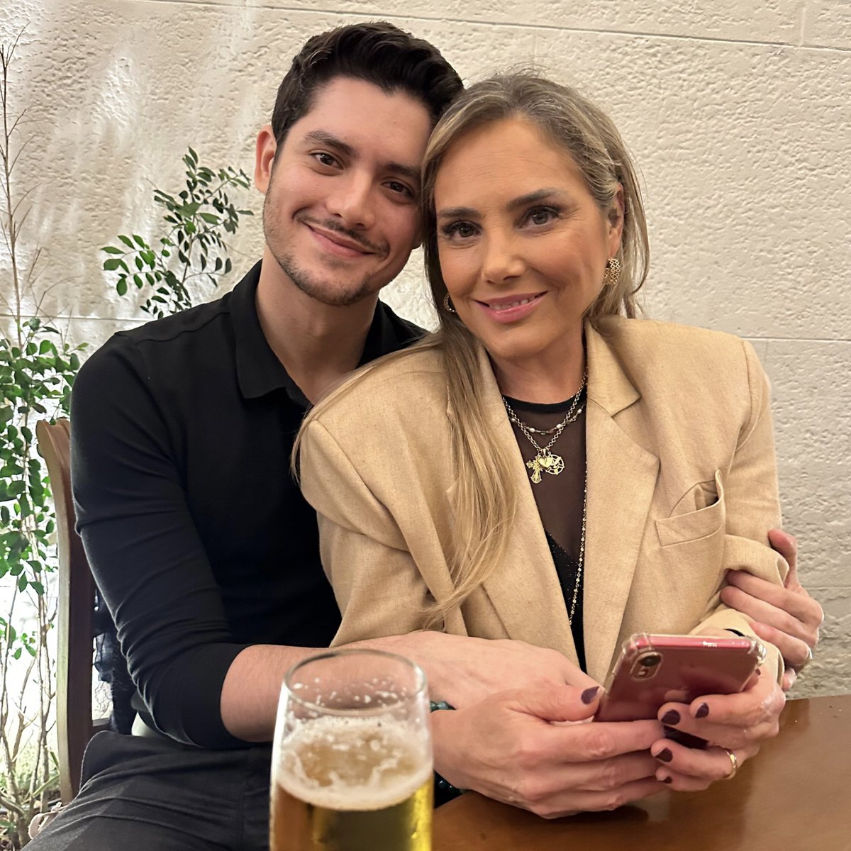uriafancelli's tweet photo. Ahhh e a temporada de #Ailuminada chegou ao fim em em SP! @HeloisaPerisse vai fazer falta nos nossos fins de semana!! Amamos vc Lolo! Parabéns pelo sucesso!! ❤️⭐️ https://t.co/zn3GyPvYhq