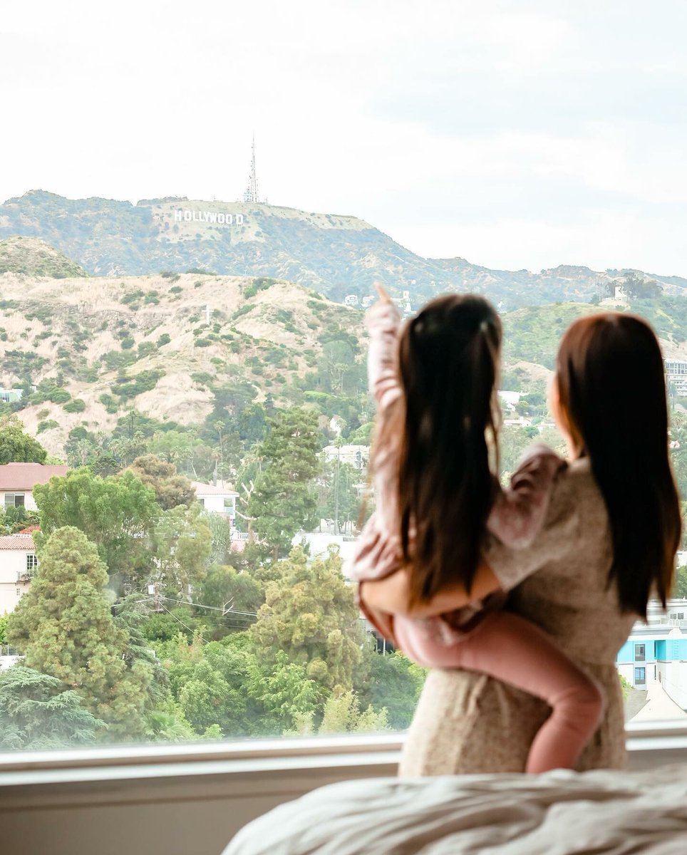 Loews Hollywood Hotel offers the quintessential stay in the Hollywood Hills. bit.ly/3QhMjND #WelcomingYouLikeFamily

📷: @vannie.beauty