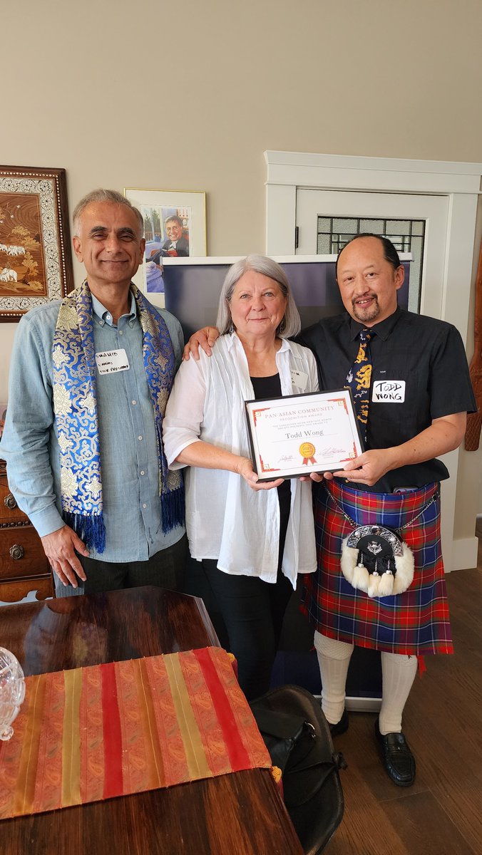 gunghaggis's tweet photo. Awarded the 2023 Asian Heritage Month Pan-Asian Recognition Award. What a fabulous night to catch up with old friends! Thank you to explorASIAN for this honour! We will make our community better together 😊 #asiancanadian #explorASIAN https://t.co/9e0hPr0UyY