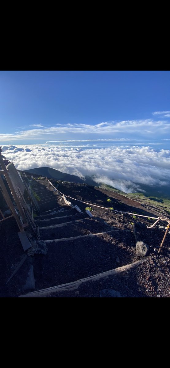 sala_chiki's tweet photo. お久しぶりです🙌
富士山登ってきました🏔登りは7時間で降りは4時間🚶‍♂️前回ツイートで書いた降り時の違和感はもう感じませんでした。
運動能力は相変わらず良好で元気に過ごしております😌 https://t.co/AFjeJGqtOg