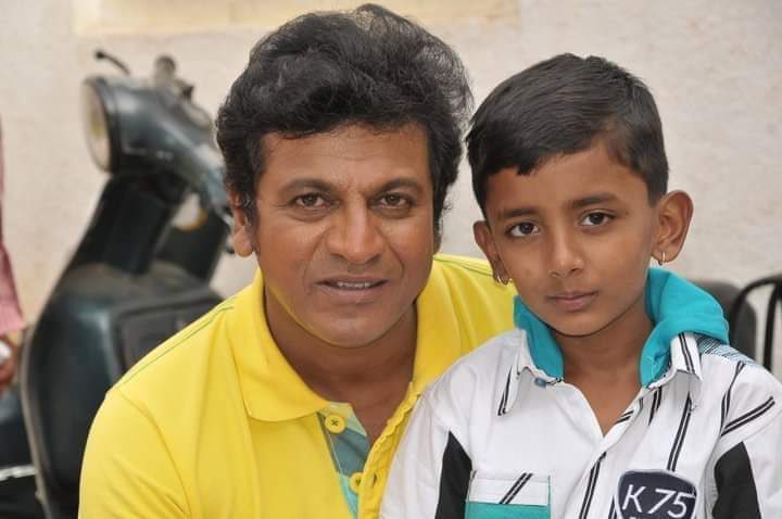 HrishikeshLoch6's tweet photo. Fan Moment for #DrShivanna with Pan India Star #Rakshak Bullet
#RBBOSS
#RBOSS https://t.co/shKR90jG0J