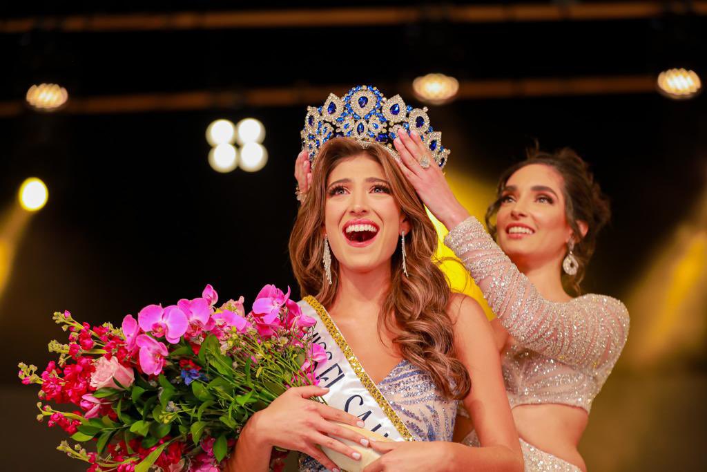 ¡La corona de #MissElSalvador2023 ya tiene dueña! 🇸🇻👑

¡Isabella García-Manzo! Ella es nuestra #MissElSalvador2023. 🤩✨