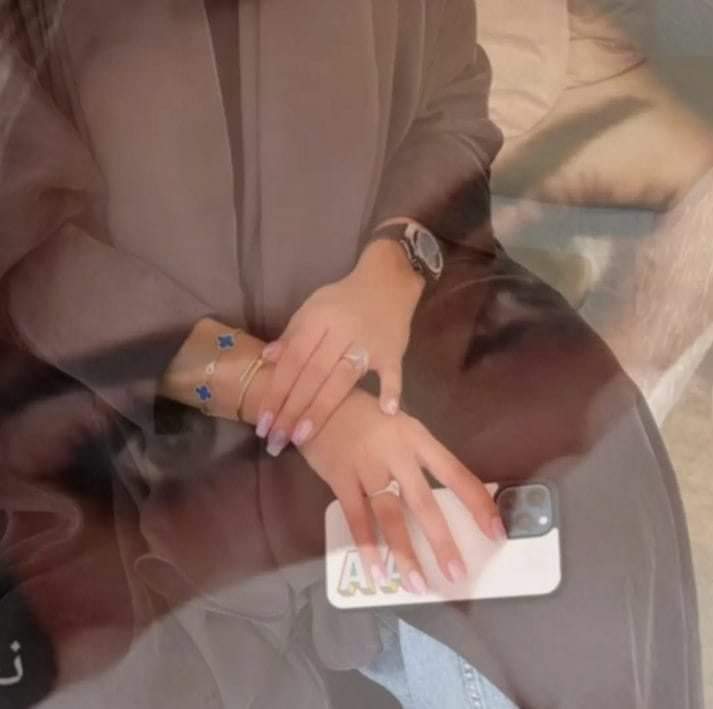 الحياء نوع من أنواع الأناقة المفقودة شيء من البهاء الغامض الذي ما عاد يُرى على وجوه الإناث