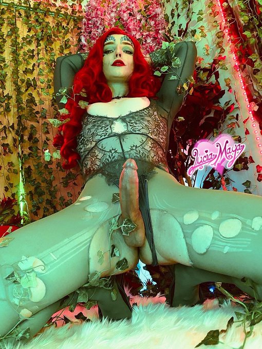 Are you horny for Poison Ivy&rsquo;s cock? ❤️🍆💚 https://t.co/6sqAHrDGdP