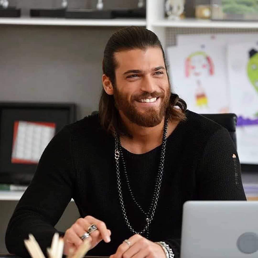 Svegliarsi con un sorriso, convinti che oggi più di ieri andrà tutto bene.
È questa la più sensata, prodigiosa, azzeccata e  meravigliosa maniera di prendere questa bella e incerta vita.
 
Gabriela Pannia buongiorno 😘
#CanYaman #buongiorno #goodmorning
#LeChicCYAccount