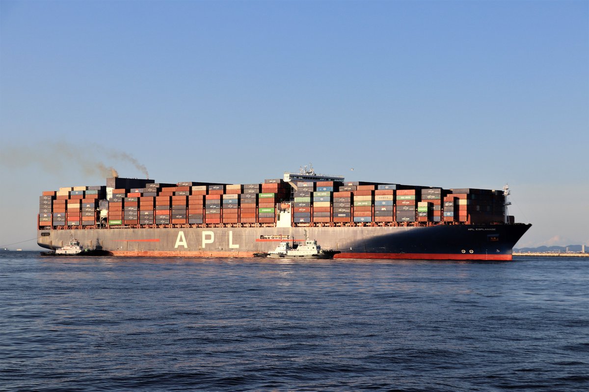 panamaru2's tweet photo. #CMA_CGM の #ACSA1 #APL_ESPLANADE #IMO9632038 GRT151,015ton 13892TEU  が横浜航路に入りました　#NOL が発注した14,000TEU型コンテナ船 #Temasek_class_container_ship 10隻シリーズの9番船。本船と10番船 #APL_Sentosa 以外の8隻は、船体延長工事が行われ、13900TEUから17295TEUに増加しました。 https://t.co/t4s99XdxYf