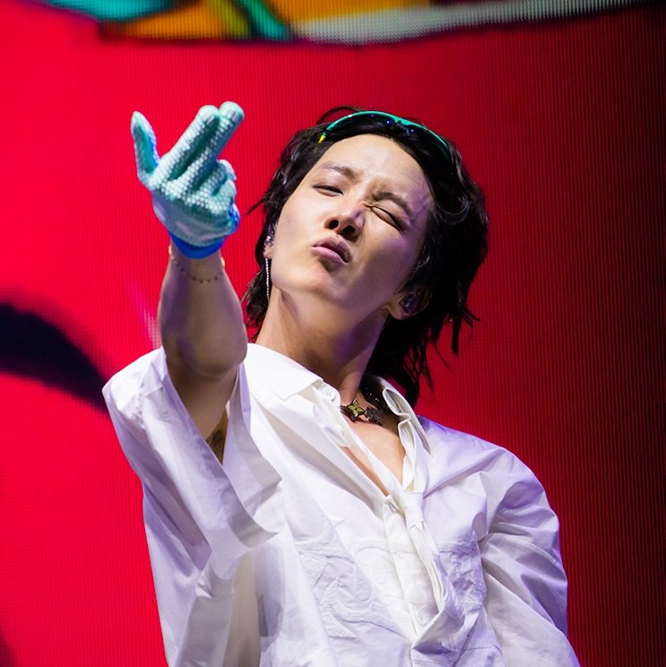 Such an amazing event we got to witness! j-hope we can't wait to see you on stage again!!

#1YearOfHobipalooza
#Hobipalooza1stAnniversary
#제이홉롤라팔루자1주년축하해 
#호비팔루자_레전드의시작
1 YEAR OF HOBIPALOOZA