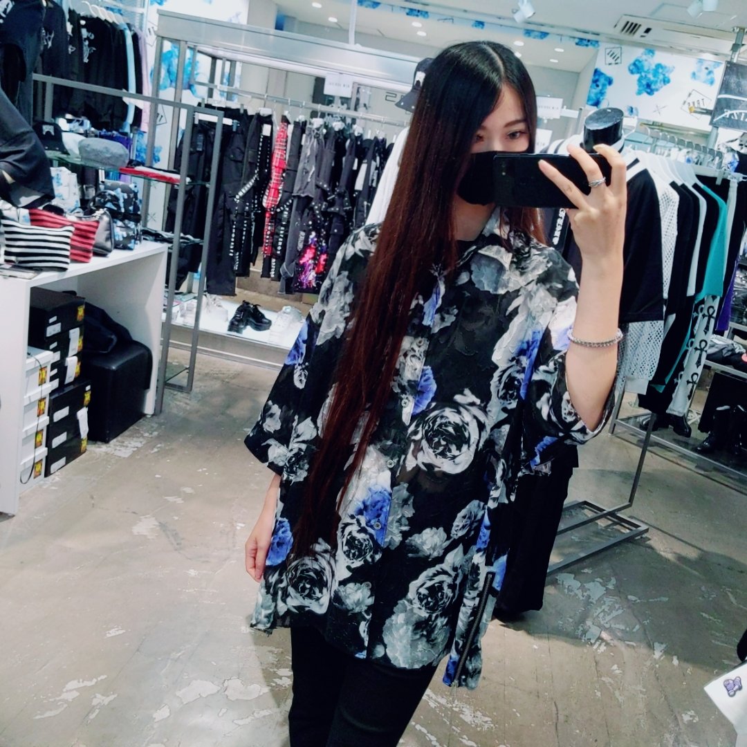 CIVARIZE_shiori's tweet photo. おります🙋🏻‍♀️✨
CIVARIZEからジャガードシャツ入荷しております✨
生地感かなり薄めなので真夏でも通気性バツグン👌✨
カーデやジレにあわせてオシャレにしちゃいましょう😍✨

#CIVARIZE
#TRAVASTOKYO
#REFLEM
#NOVESSEL
#MAGNETbySHIBUYA109
#渋谷 https://t.co/iC8lgA8H5u