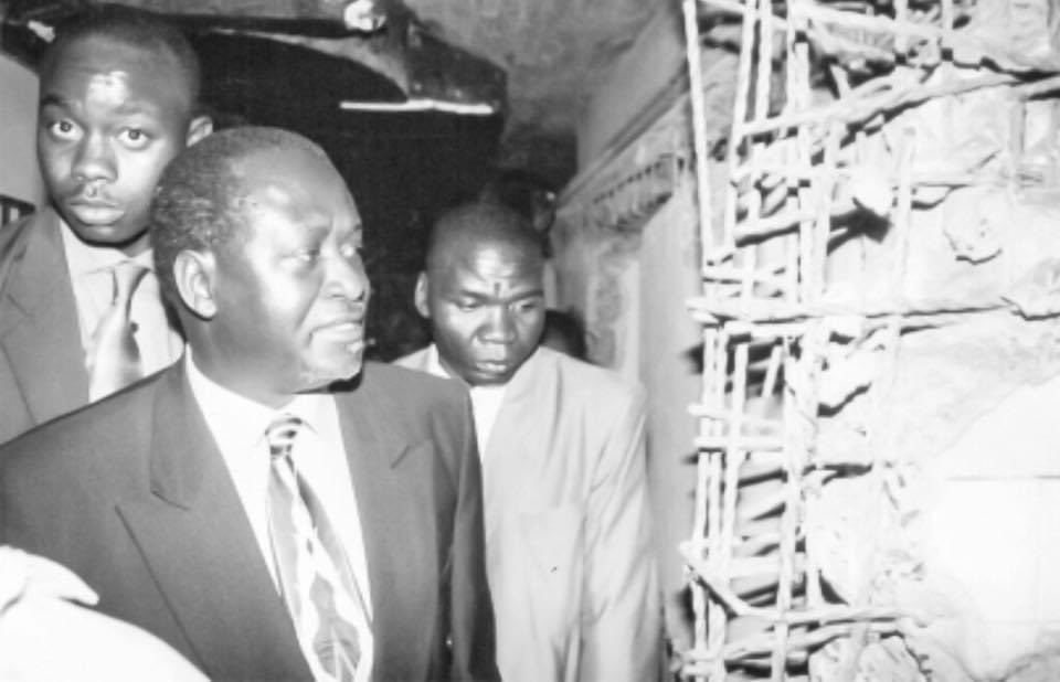 HistoryKE's tweet photo. #HistoryKeThread: The Nyayo Dungeons
———

Raila Odinga accompanied by his late son Fidel on a tour of the Nyayo House torture chambers in 2002. The veteran politician was also incarcerated here. https://t.co/4yMMD3yfIc