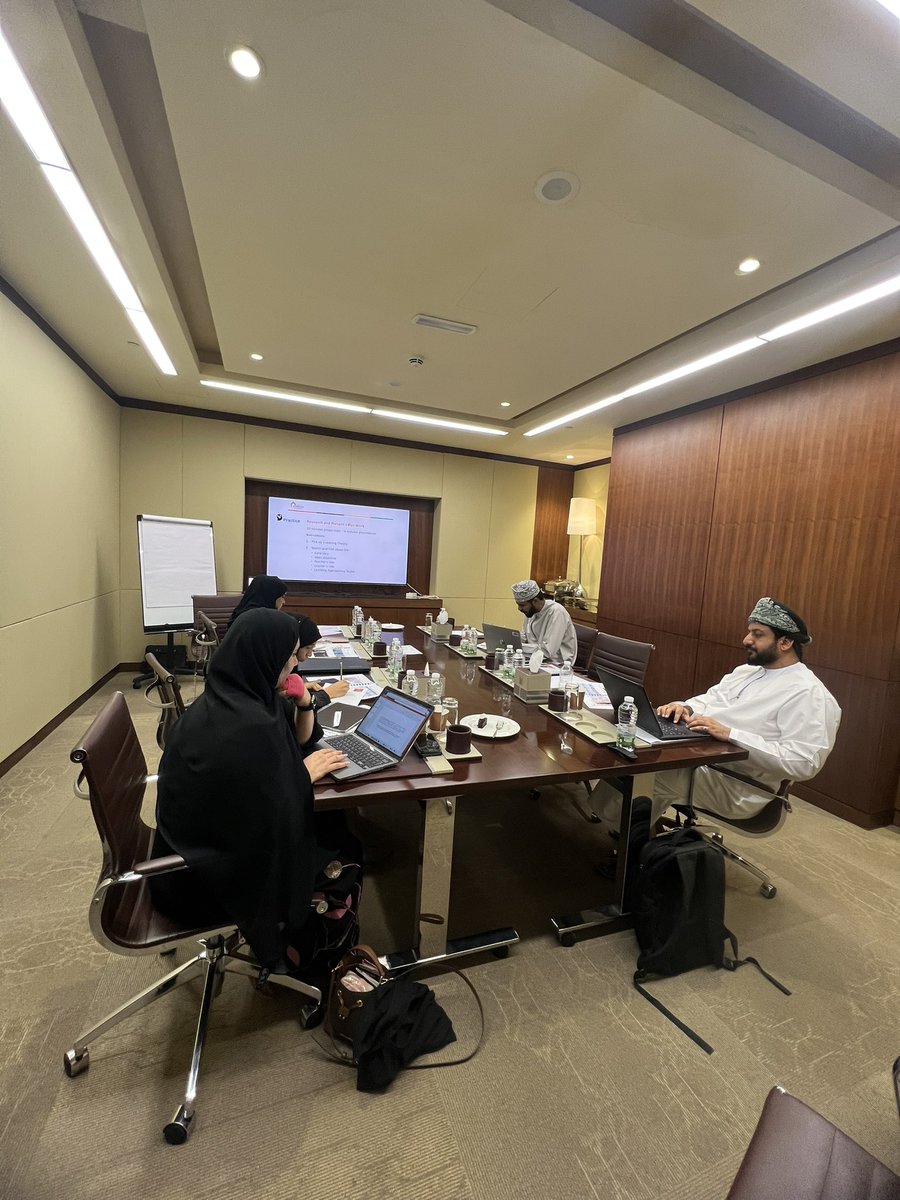 اليوم الأول من برنامج تدريب المدربين (TOT) باللغة الانجليزية. مدة البرنامج خمسة أيام .