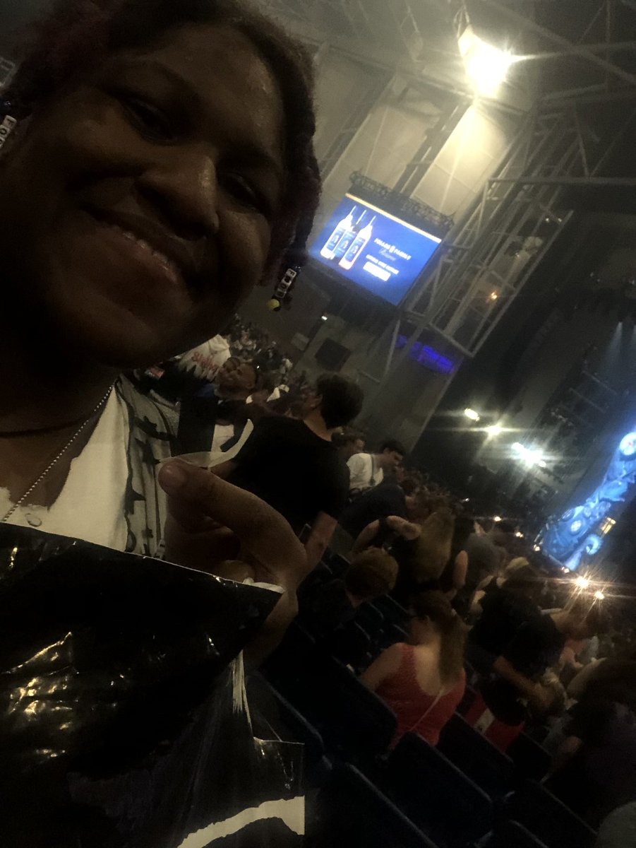pavloverdagger's tweet photo. coming back to twitter and seeing all u guys sending me love my phone is dying and im on the edge of consciousness so just a THANK U to everyone i had the time of my life i'll show videos tomorrow when im back home for now here's me at the end https://t.co/toQN2ykuQO