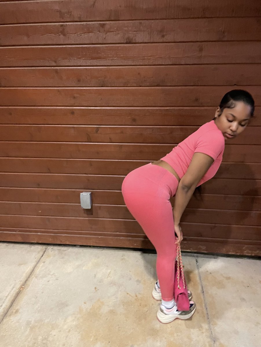 Tanyjaaaaa's tweet photo. Pretty in pinkkk🎀 https://t.co/MZvdmeeAGc