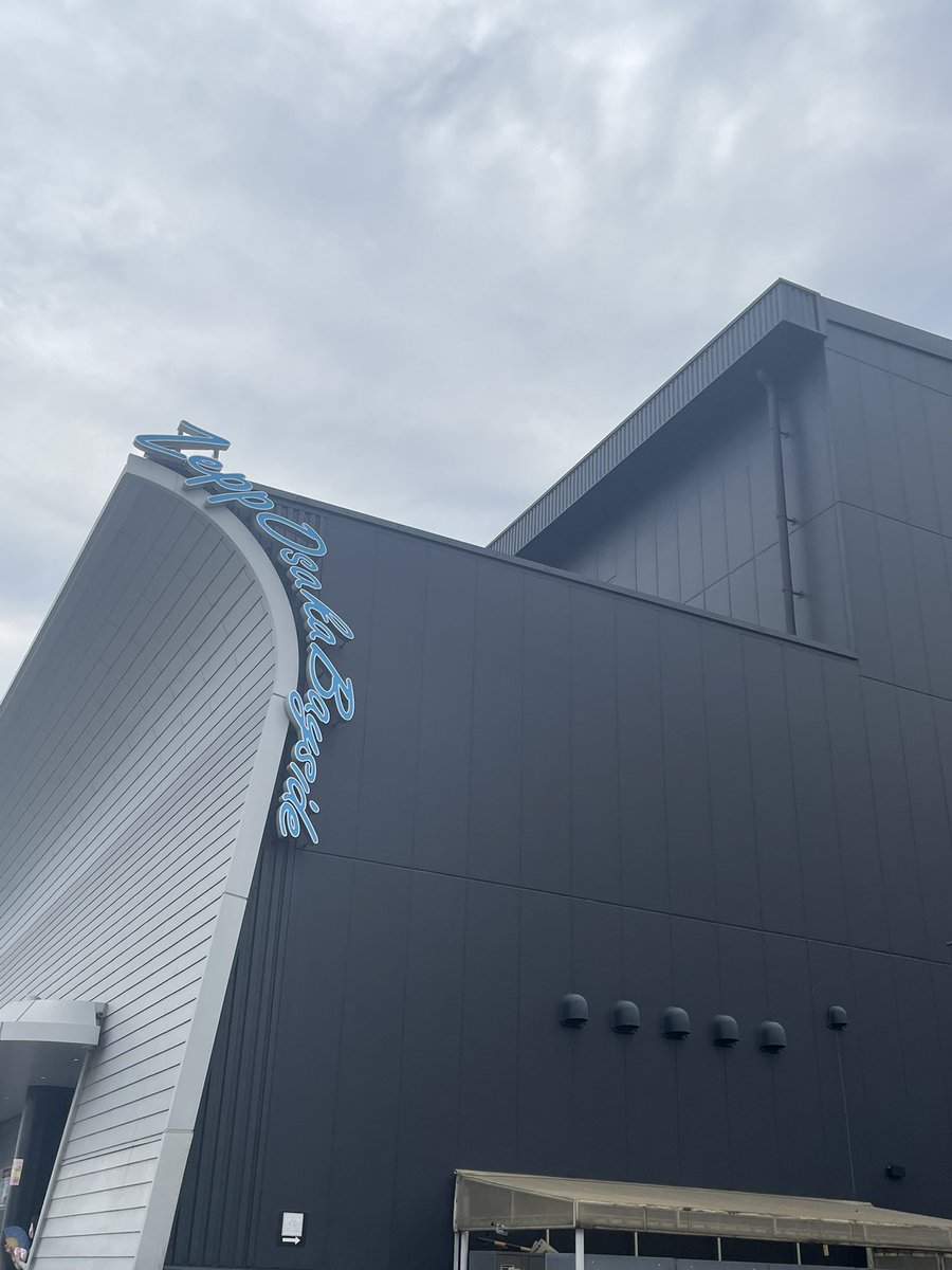 kazumea's tweet image. 財布を買い替えた時に
ナオトと嵐のファンクラブの会員証を
新しいのに移し替えてないことを
スッカリ忘れてて

会員証を持たずにきたんやけど
デジタル会員証でも入れたー🤣

良かった￼😂

5列目の左の端の方で楽しみまーす￼

#ナオト・インティライミ
#ナオト
#ZEPPOSAKABAYSIDE