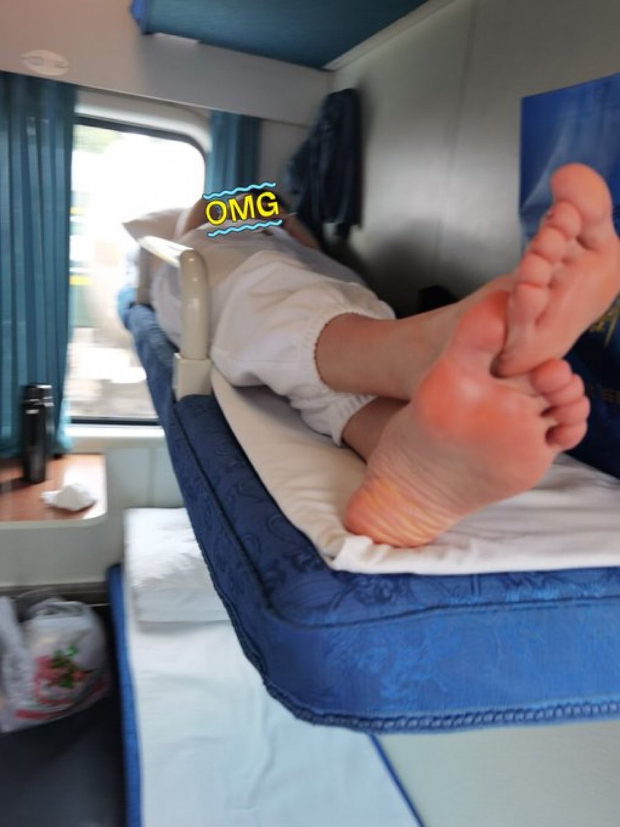 cc196486's tweet photo. 短途不太行啊，找机会坐趟长途 #足 #脚趾 #恋足 #美脚 #凉鞋 #拖鞋 #裸足 #足底 #足控 #火车 #卧铺 https://t.co/JArHDOmhXu