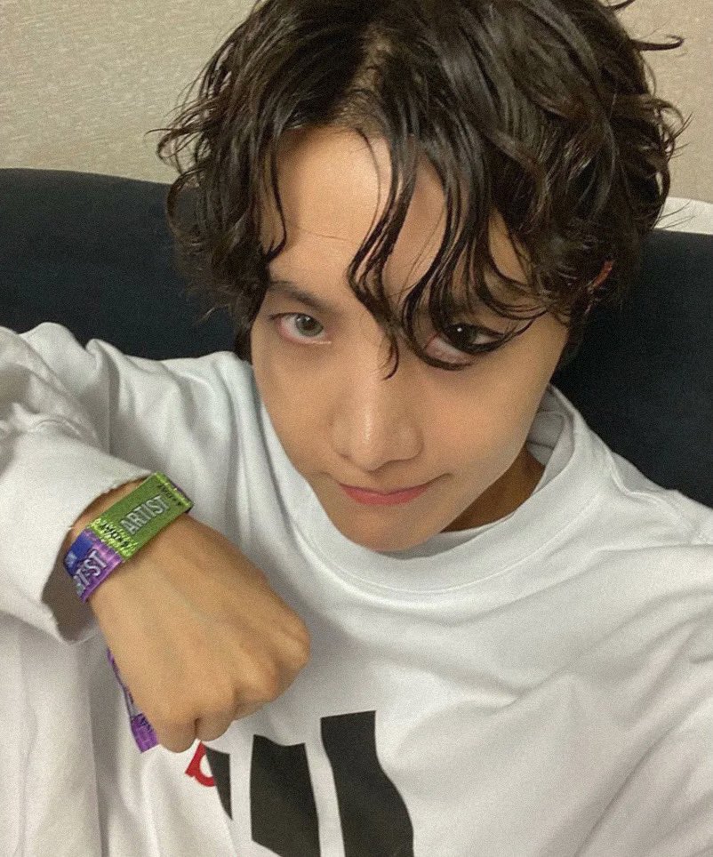 hobiposts's tweet image. a year ago :(