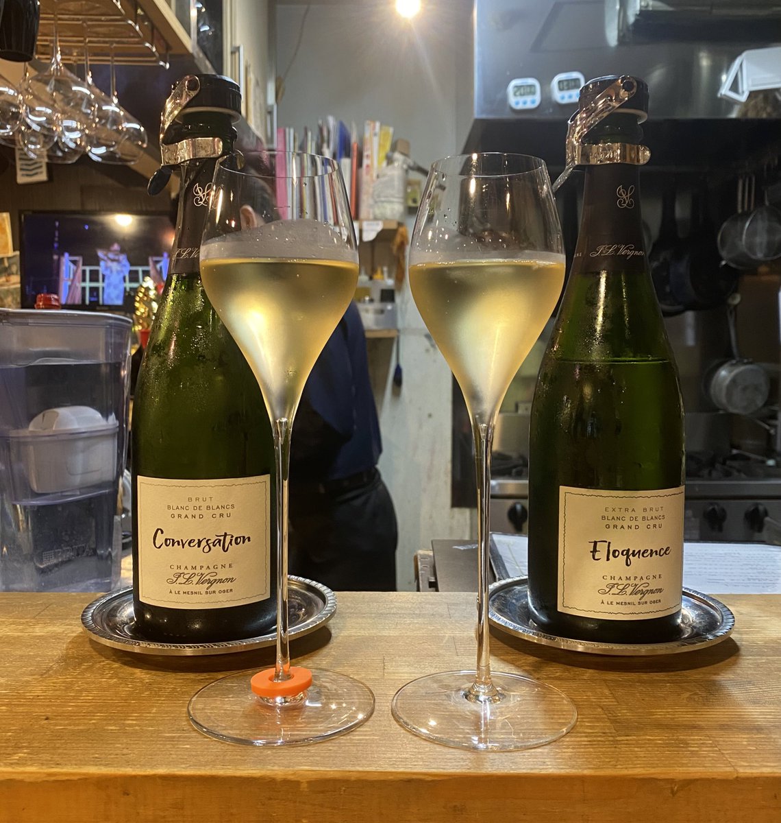 bugaku's tweet photo. ドサージュ3と5ということ以外造りは全く同じ2種。並べて飲むと明らかなキャラクターの違いが出ていて面白い。
なによりそれぞれ“雄弁”、“対話”なんていう詩的な命名をするセンスが染みる

#デゴる https://t.co/jdfMkVQQrR
