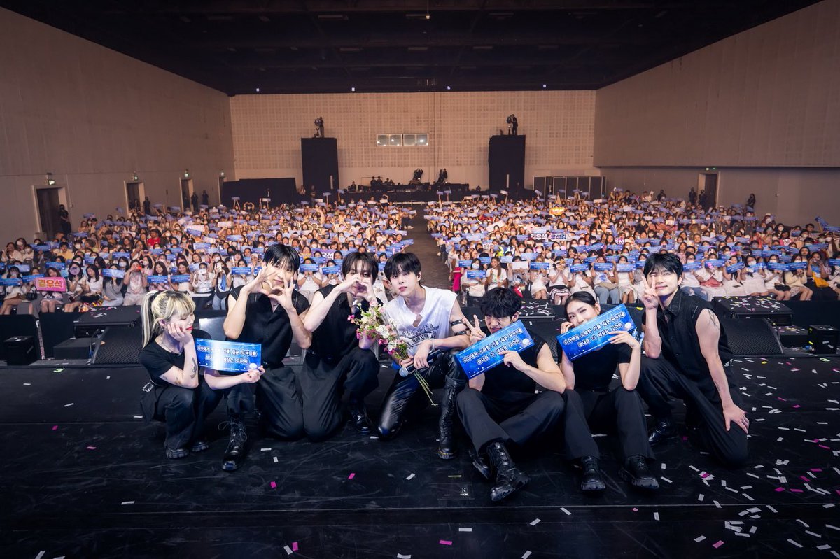 visionsiam's tweet photo. KIM WOO SEOK ASIA FANCON 2023 IN BANGKOK : [THE SIREN] 
23.07.2023 with All NIA💙

#KIMWOOSEOK #김우석 #คิมอูซอก #THE_SIREN #더세이렌 #KIMWOOSEOKinBKK https://t.co/O6Oajzl8cg