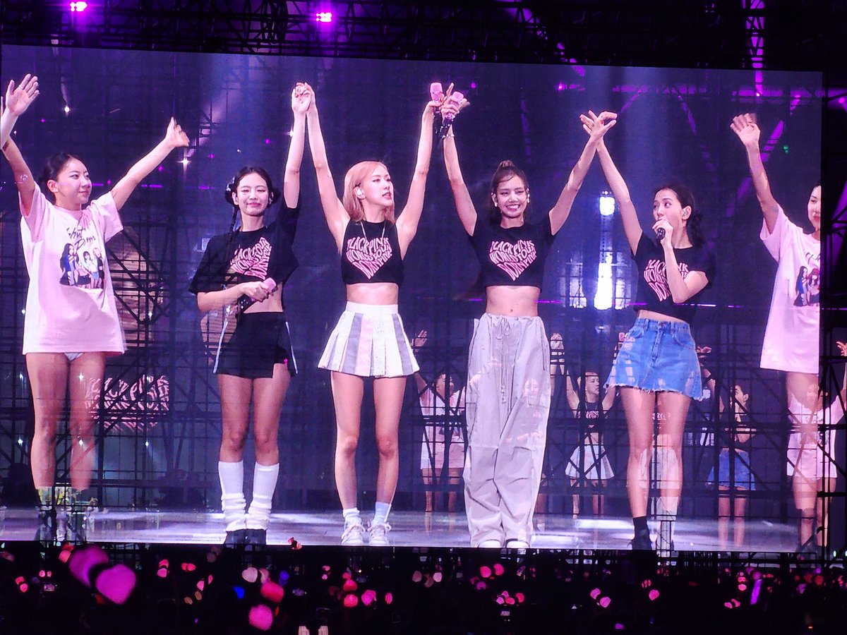 SMilkdrama's tweet photo. happy to have watched #BORNPINKinASIA in Singapore 💕 https://t.co/sPPeRV9OdM