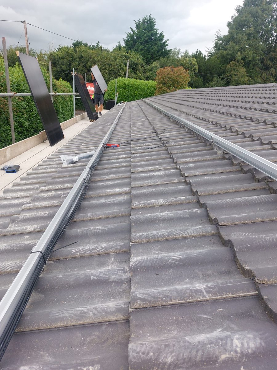 NdmRenewables_'s tweet photo. Another install completeโ
For this install, we have 11kW solar system and 2 X 5kW inverters. The house has high usage as they have air source heating, a smaller system would have struggled to cope with the requirements.
#solar #solarpanelinstall #solarpanels #renewableenergy https://t.co/iDhQeP6Tzv