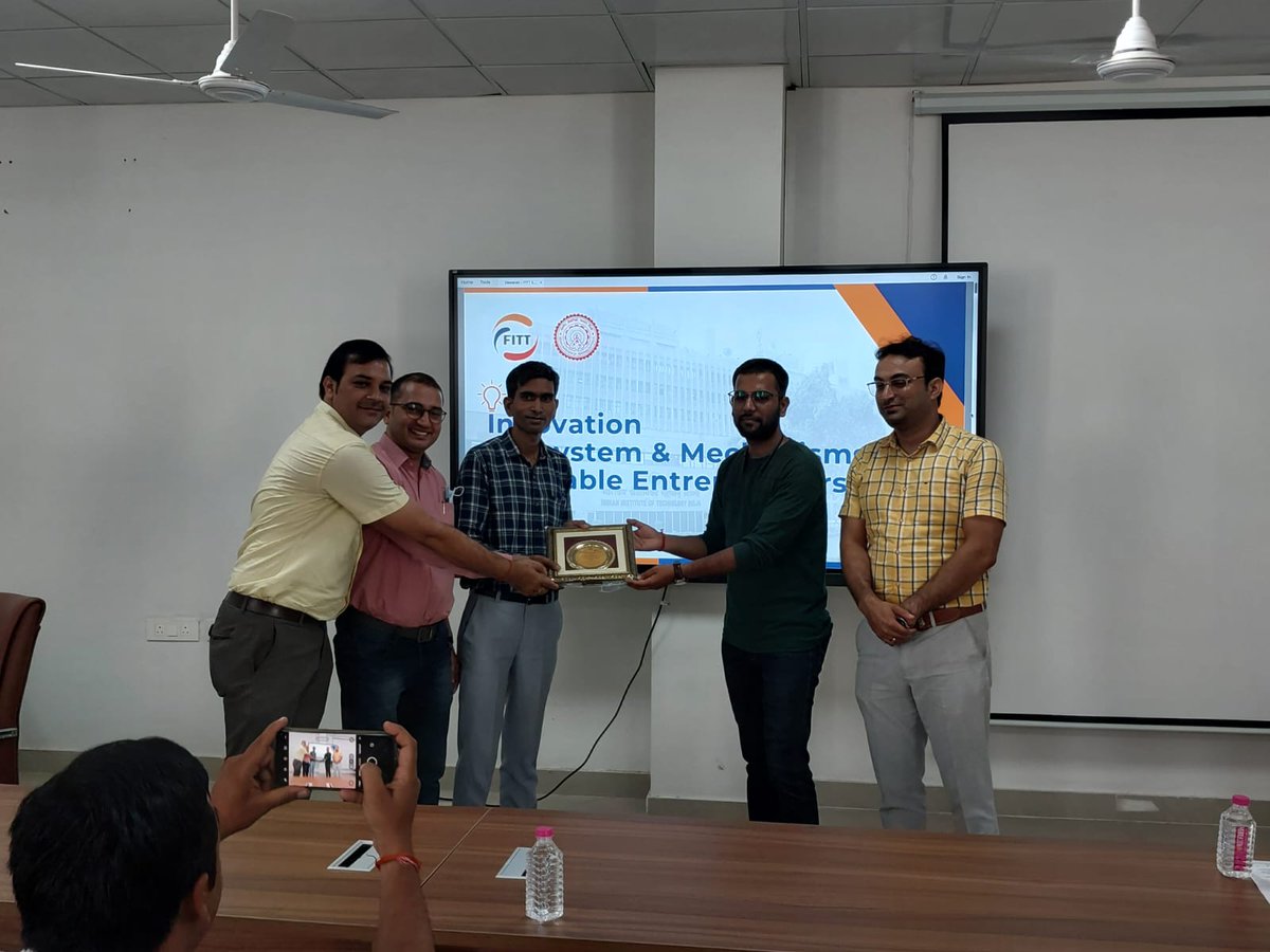 NNFIET's tweet image. Organized interactive session on How to plan for startup and legal &amp;amp; ethical Steps at NNF @iet_lucknow in association with @iic_ietlucknow &amp;amp; @fitt_iitd
Speaker of session @DewanshPoddar It was good &amp;amp; bonding session @ErAshishSPatel
@UPStartuppolicy @InnovationHubUP
@Vineetkansal2