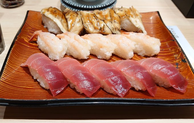 これはこの三日間で食べた、
バカが好きなネタだけ頼んだ食べ放題寿司と
バカが野菜ほぼ焼かなかった食べ放題BBQと
バカがほぼ黄色と茶色だけ集めてきた食べ放題ビュッフェです 