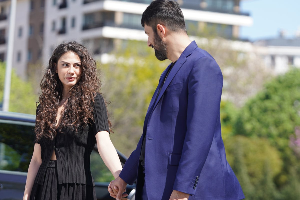 nowtvturkiye's tweet photo. Sen çok iyisin Farah'ım 🧿 ama kocan da adam çıktı. 👍 https://t.co/oFaBmpAYNl
