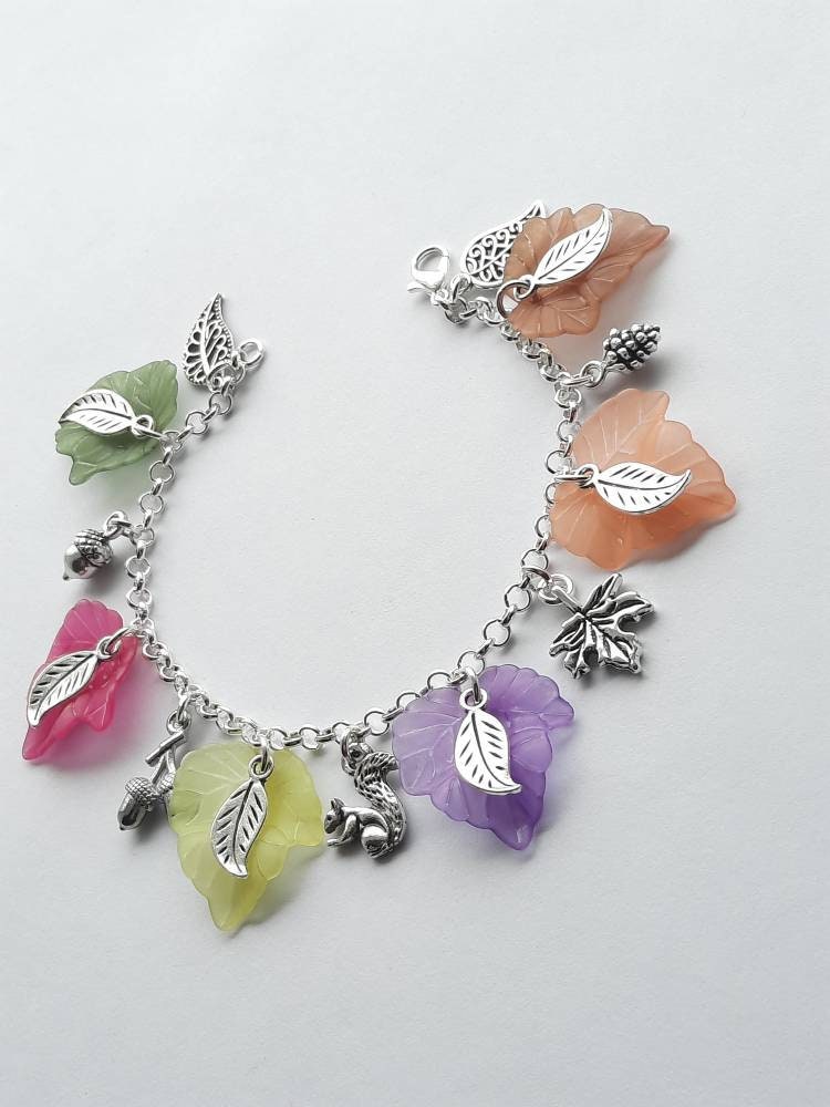 Brightly coloured autumn charm bracelet 
#elevenseshour #autumn #charmbracelet #etsy
etsy.com/listing/130839…