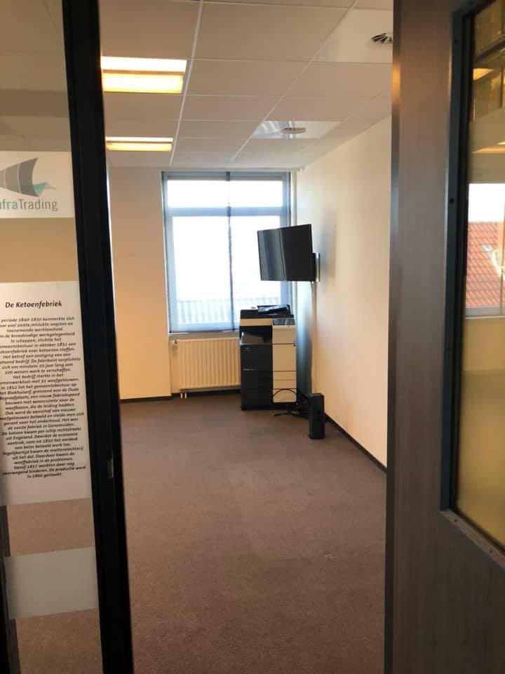 GertHeij1's tweet photo. Ruimte te huur in het pand Havenstaete! 35 vierkante meter inclusief gas, water, licht, schoonmaak, telefoon, internet, centrale keuken,centrale receptie, en gebruik kantine. Per direct beschikbaar. Ideaal voor 1-3 personen. Contact Gert Heij of Cor Heutink. https://t.co/qNzRwxvhQR