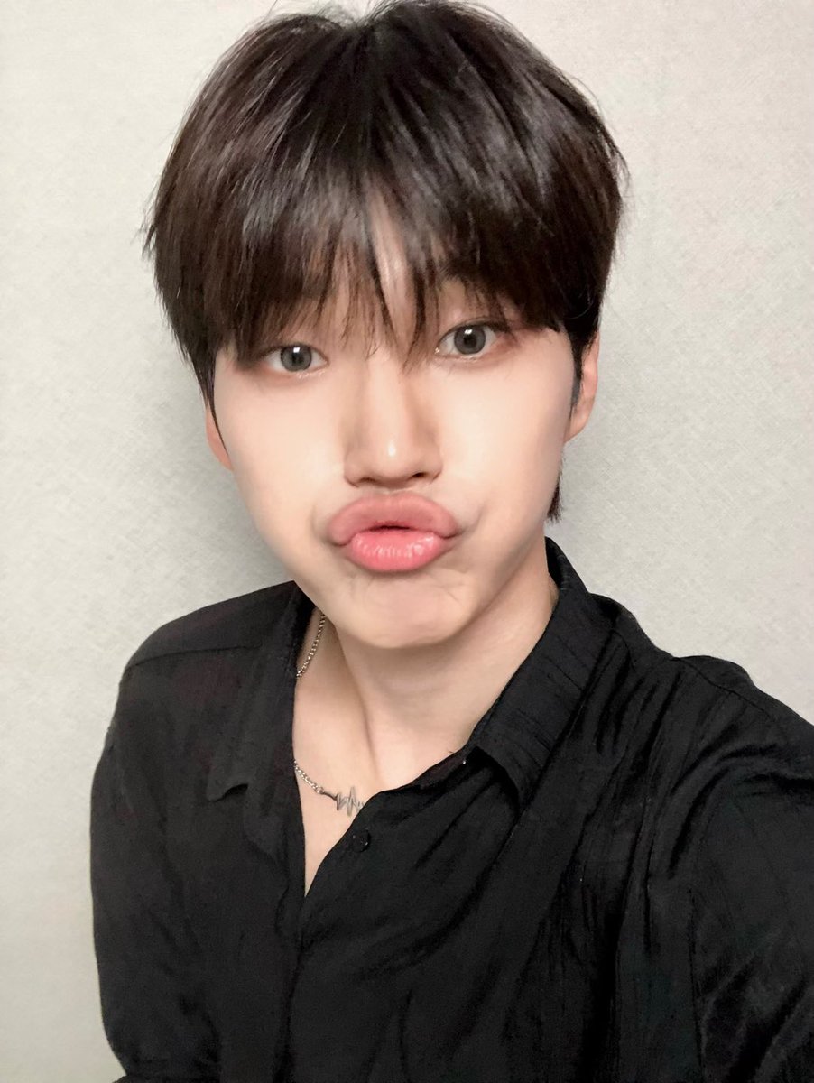 wakeone_trainee's tweet photo. 안녕하세요 여러분 잘 지내시고 계시나요??
요즘 날씨가 부쩍 더워졌는데 이럴 때일수록 여름 감기 꼭 조심해야 해요 ㅠㅠ
오늘 저희 md 드래곤볼 시도해 봤는데 실패했어요 ㅠㅠ... 많이 어렵더라구요?
성공하신 분 계시나요?

#박한빈 #PARKHANBIN https://t.co/4PQcygCslt
