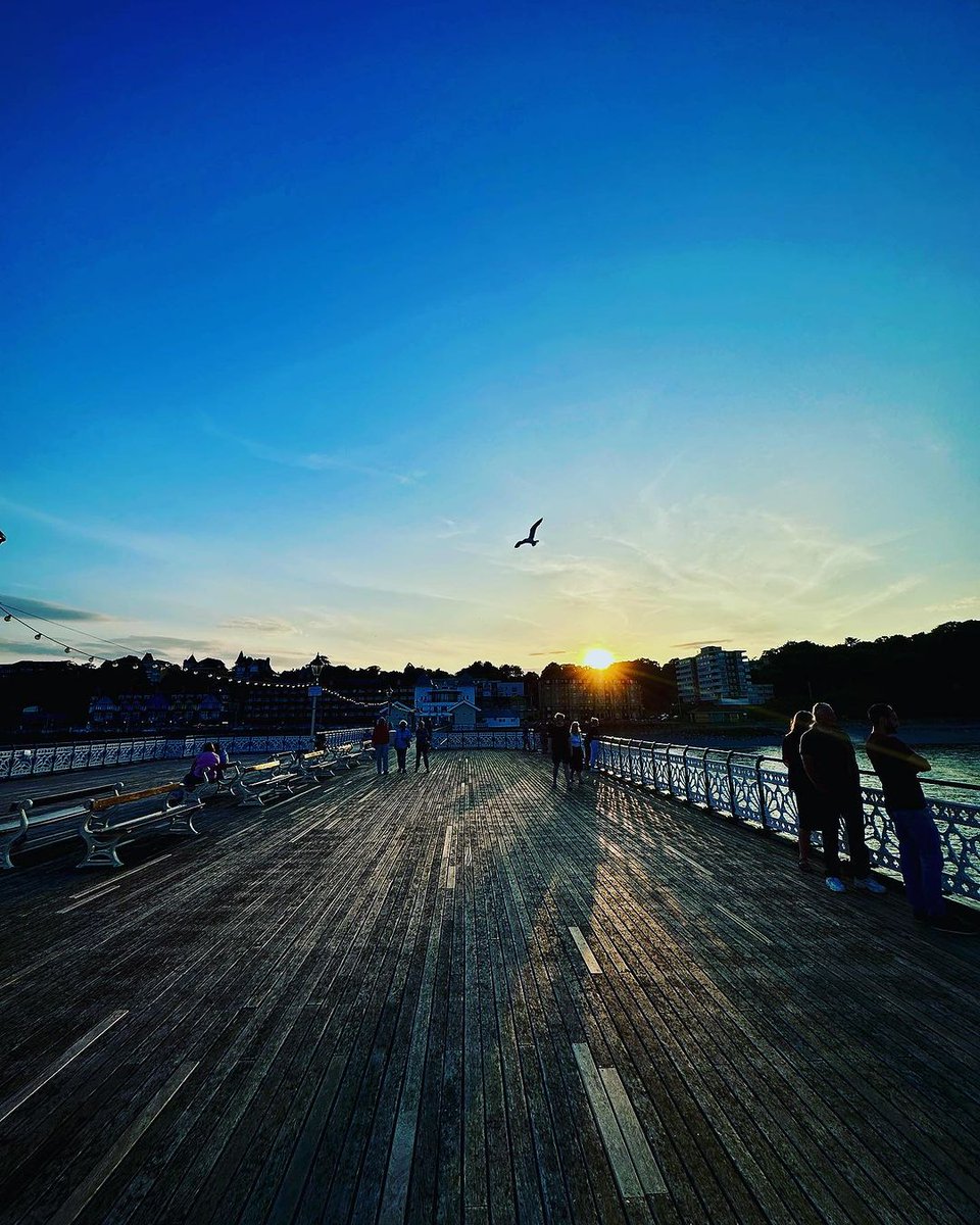 Studying at USW means you can explore the best of #SouthWales😍 📍 Penarth Pier 📸 Photo by Umäl Ånúräda, MSc Cyber Security Graduate from Sri Lanka