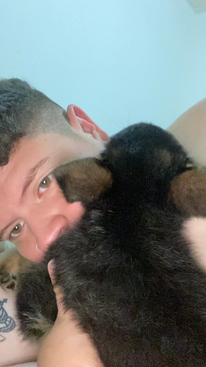 Hola ? 
#LGBTIQ #gorditogay #bearddaddy