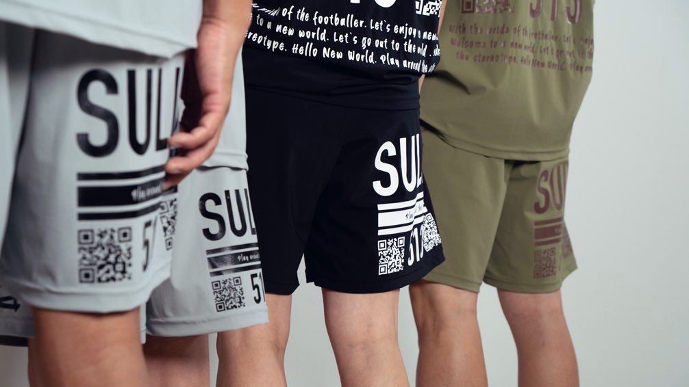 sullo_staff's tweet photo. 『23SS CITY UNIFORM SHIRT & SHORTS』
sulloならではのグラフィックプリントに接触冷感の生地を使用して作られたこのセットアップ👀
この暑い夏でも快適な着心地をお届けします。
このセットアップがあれば街でもピッチでもCOOLですね!!
#sullo
#sumabello
#anytimeanywhere https://t.co/tM7Uv5wRjF