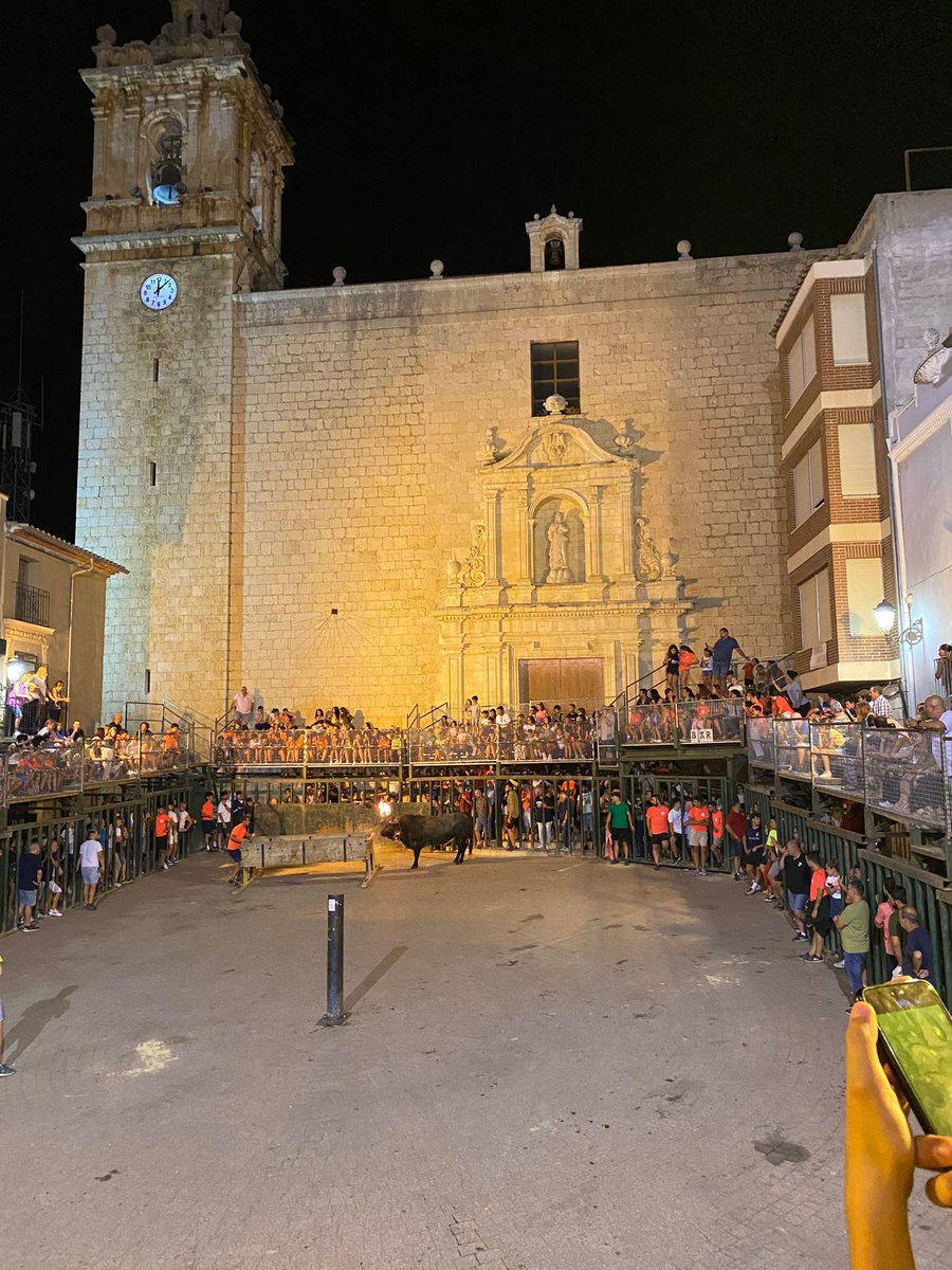 Aj_Albocasser's tweet photo. 📸 Festes de Joves: Bou embolat 📸

***

📸 Fiestas de Jovenes. Toro embolado 📸

#Festes2023 #jovesalbocasser #germandor #estiu https://t.co/72tFKmcmHT